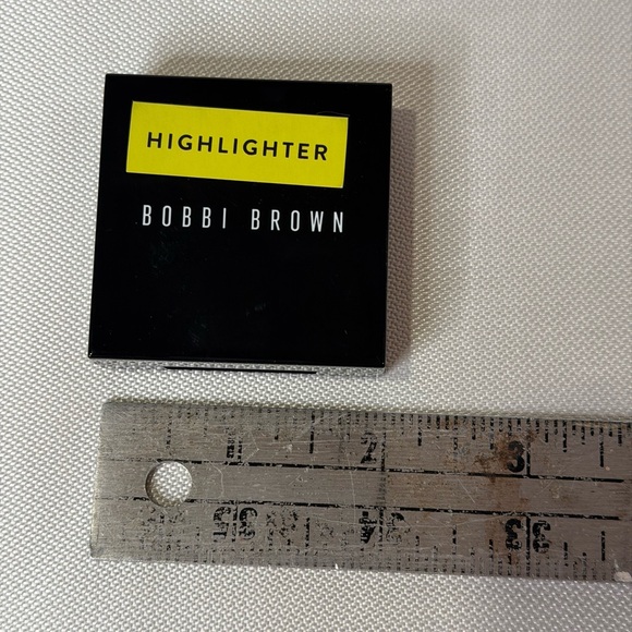 Bobbi Brown Highlighting Powder - Pink Glow Travel Size - Picture 3 of 3